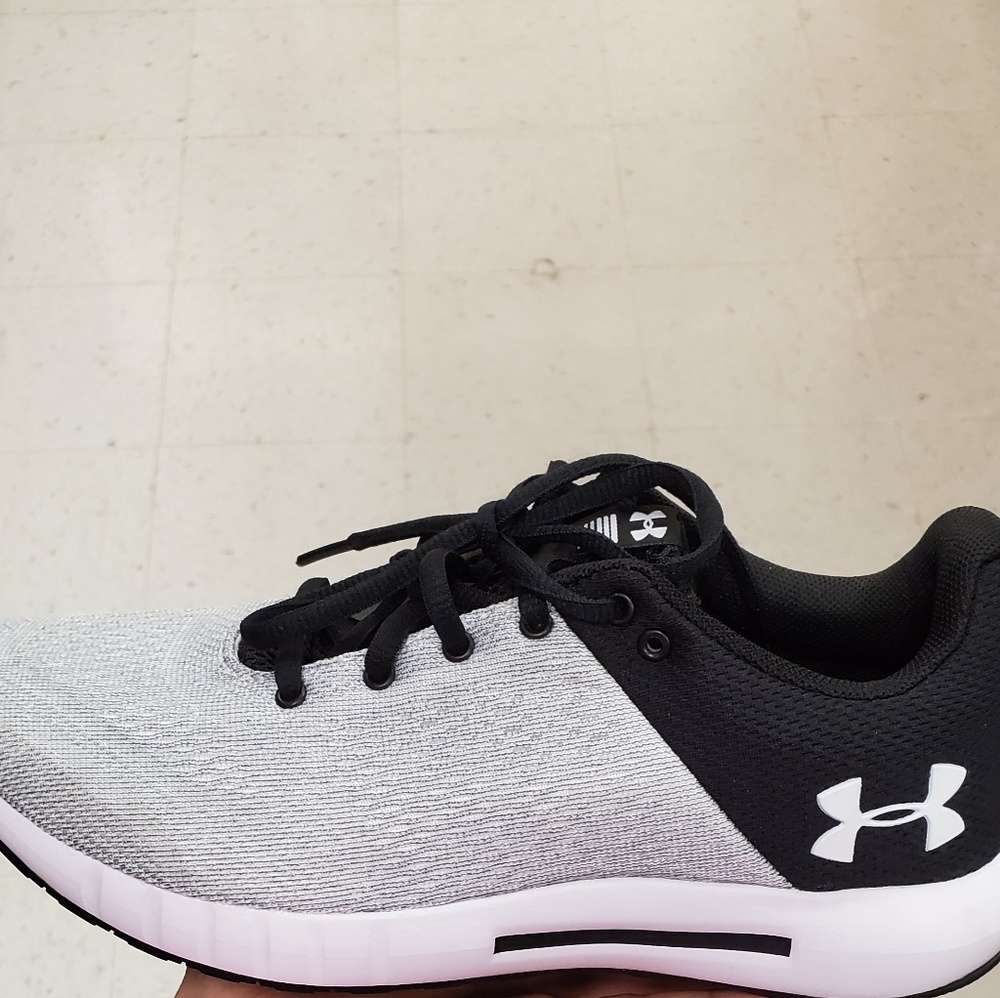 Under Armour Sneakers